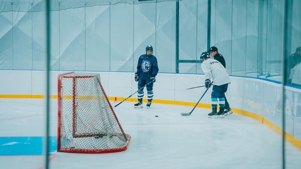 Zkušební provoz naší nové mobilní haly odstartoval naplno. Jako první vjeli na čerstvý led kluci z Akademie BTL.